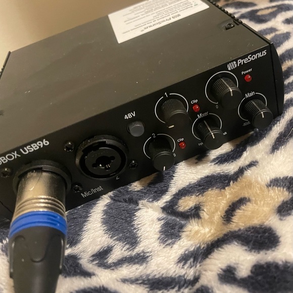 Huge lot of Studio equipment New to barely used - Picture 15 of 15